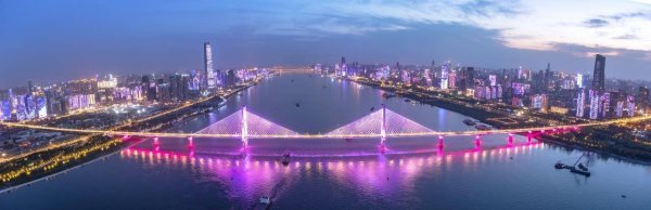 乾盘配资 两江四岸灯光秀等你“告⽩”，武汉文旅集团超级文旅日“17元浪漫游全城”